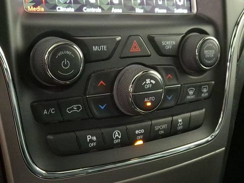 Used 2018 Jeep Grand Cherokee Altitude AWD/4WD image 18