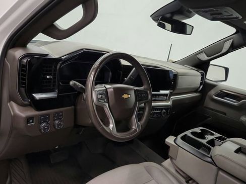 Used 2025 Chevrolet Silverado 1500 LT AWD/4WD image 17