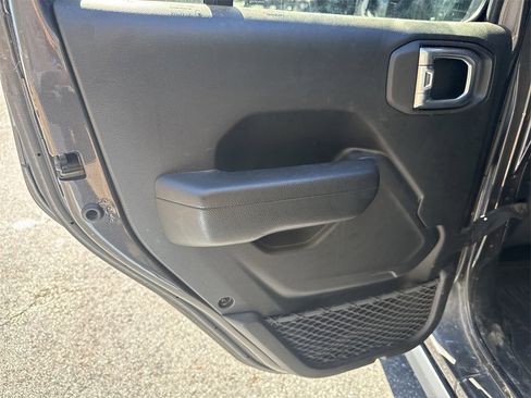 Used 2022 Jeep Wrangler Unlimited Rubicon image 18