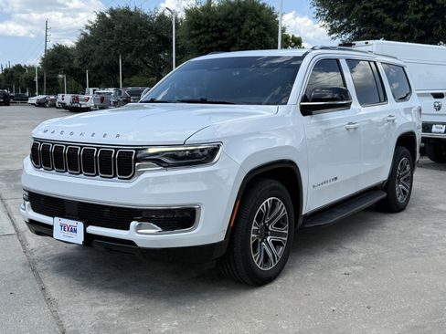 Used 2023 Jeep Wagoneer 4WD w/ Premium Group I image 9