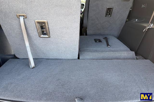 Used 2021 GMC Acadia SLE w/ Driver Convenience Package FWD image 17