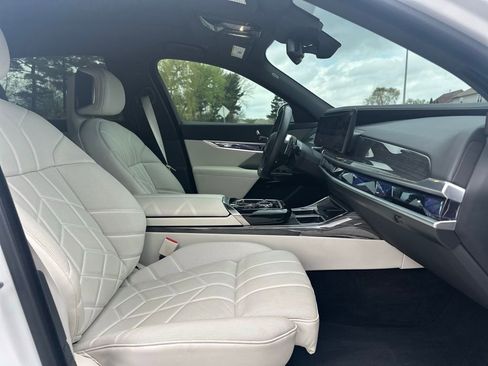 Certified 2024 BMW 760i xDrive w/ Executive Package image 25