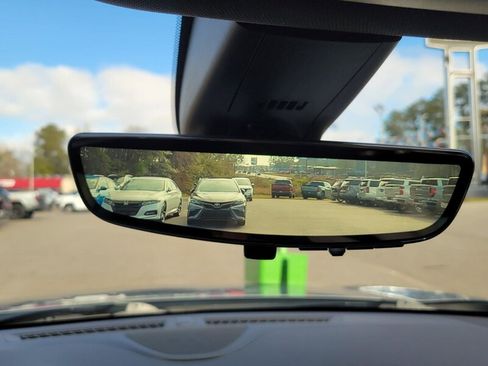 Used 2024 Buick Enclave Premium image 23