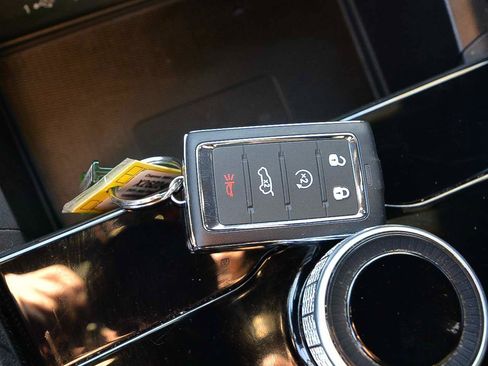 Used 2025 Jeep Grand Cherokee Altitude image 18