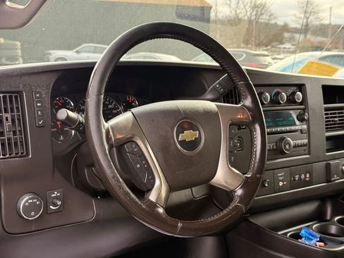 Used 2018 Chevrolet Express 3500 w/ Driver Convenience Package image 23
