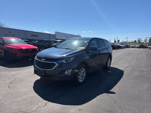 Used 2018 Chevrolet Equinox LT image 3