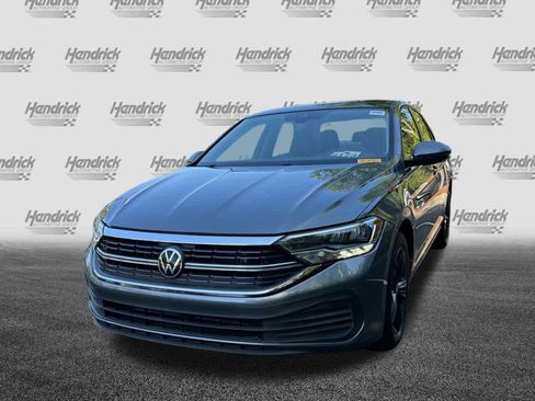 Used 2024 Volkswagen Jetta SE w/ Panoramic Sunroof Package image 6