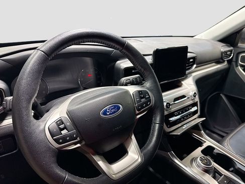 Used 2024 Ford Explorer XLT w/ Equipment Group 202A image 9