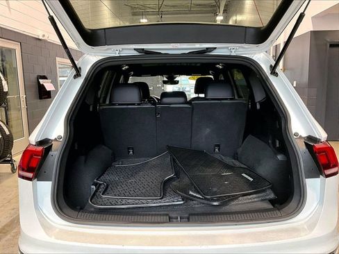 Used 2023 Volkswagen Tiguan SE R-Line image 25