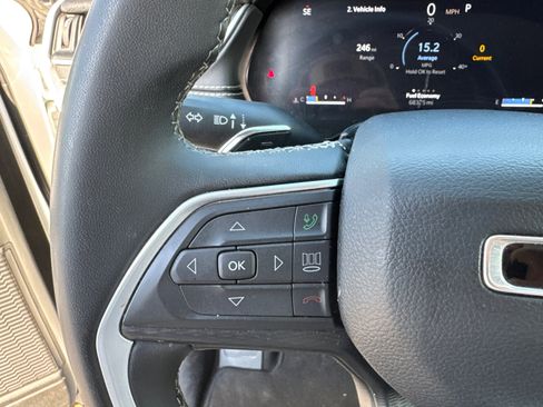 Used 2024 Jeep Grand Cherokee Laredo image 23