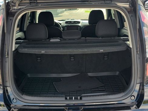 Used 2018 Kia Soul + FWD image 8