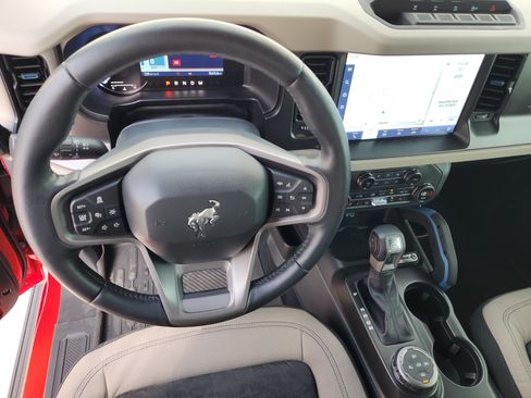 Used 2023 Ford Bronco Wildtrak AWD/4WD image 29