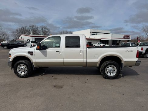 Used 2010 Ford F350 Lariat image 2
