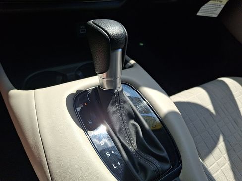Used 2024 Honda HR-V LX image 14
