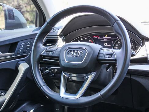 Used 2019 Audi Q5 2.0T Premium w/ Convenience Package AWD/4WD image 16