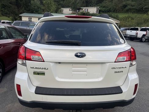 Used 2014 Subaru Outback 3.6R Limited AWD/4WD image 9