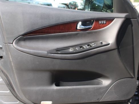 Used 2017 INFINITI QX50 AWD w/ Deluxe Touring Package image 16