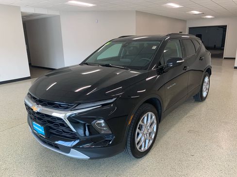 Used 2024 Chevrolet Blazer LT FWD image 3