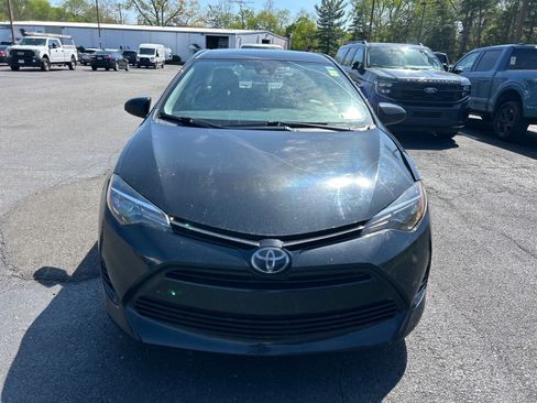 Used 2018 Toyota Corolla LE image 2