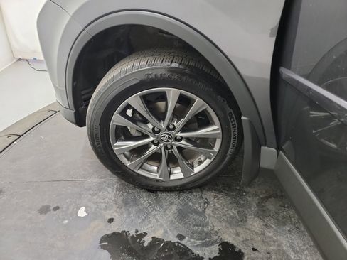 Used 2018 Toyota RAV4 Limited image 24