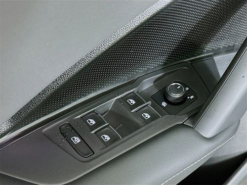 New 2026 Volkswagen Tiguan SE R-Line image 21