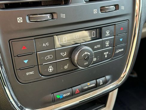Used 2014 Chrysler Town & Country Touring-L w/ Driver Convenience Group image 30