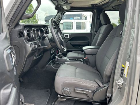Used 2022 Jeep Gladiator Sport AWD/4WD image 3