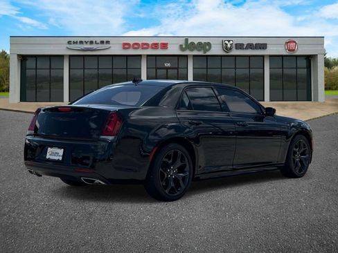 Used 2022 Chrysler 300 Touring L w/ Popular Equipment Group RWD image 4