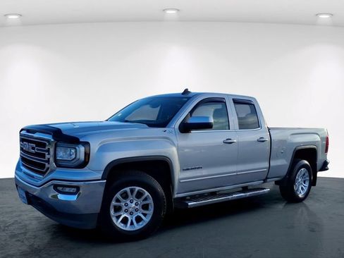 Used 2017 GMC Sierra 1500 SLE w/ SLE Value Package AWD/4WD image 2
