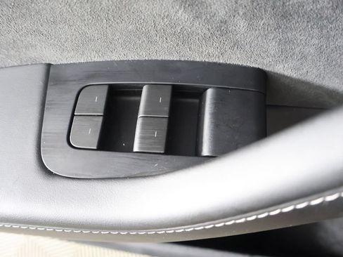 Used 2023 Tesla Model Y Long Range AWD/4WD image 38