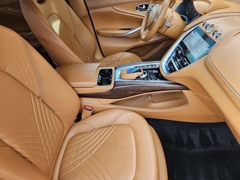 Used 2021 Aston Martin DBX image 15
