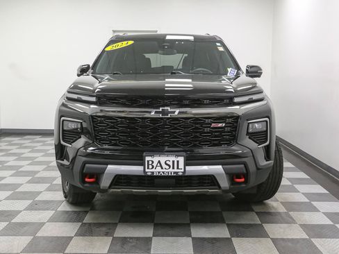 Used 2024 Chevrolet Traverse Z71 AWD/4WD image 3