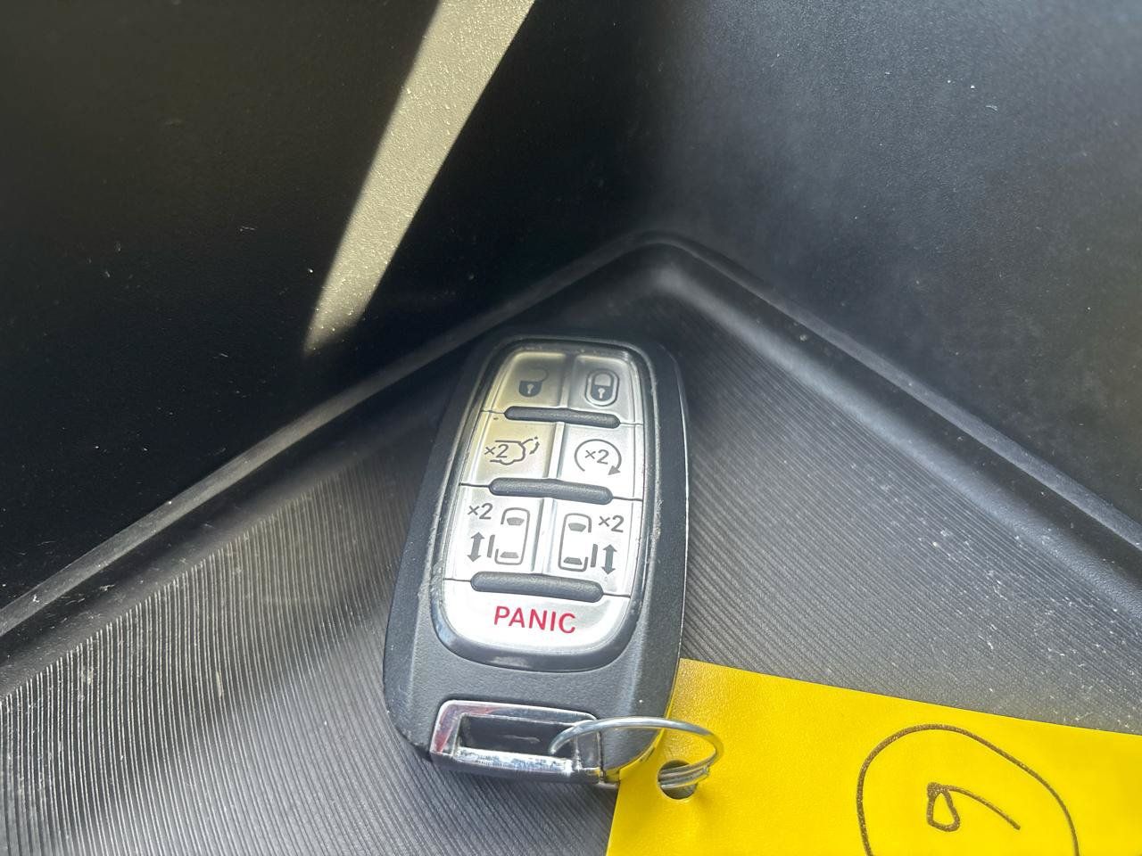 Used 2025 Chrysler Pacifica Select FWD image 23
