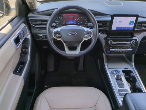 Used 2021 Ford Explorer Limited w/ Equipment Group 301A image 16