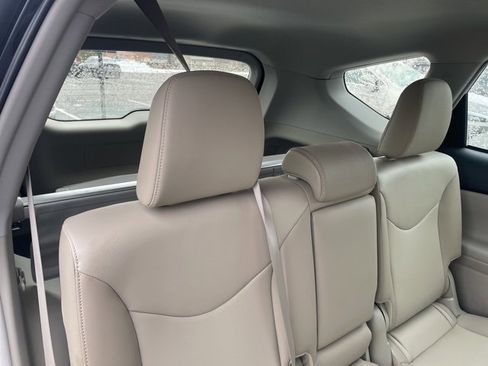 Used 2017 Toyota Prius V Five image 6