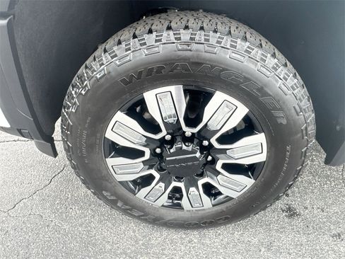 Used 2024 GMC Sierra 3500 Denali w/ Denali Reserve Package image 13