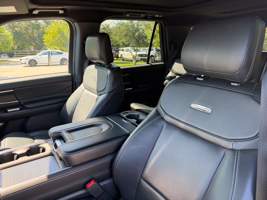 Used 2025 Ford Expedition Platinum w/ Stealth Performance Package AWD/4WD image 10