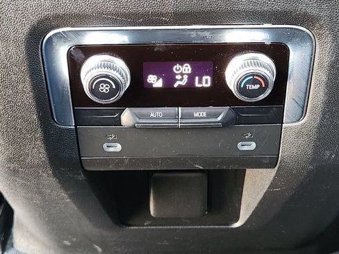 Used 2023 GMC Yukon XL SLT AWD/4WD image 31