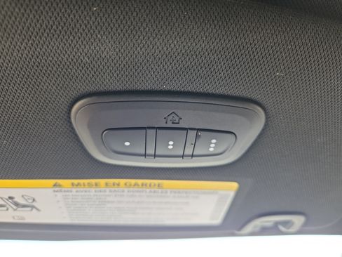 Certified 2025 Chrysler Pacifica Limited FWD image 16