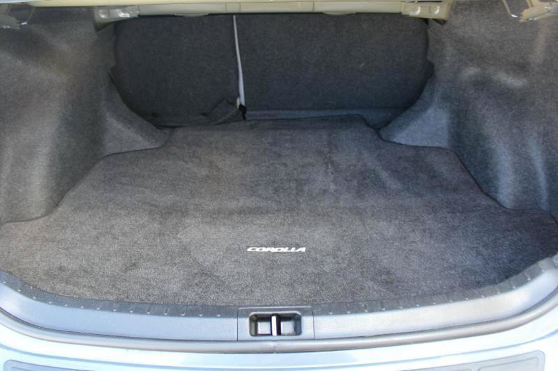 Used 2017 Toyota Corolla LE w/ Carpet Mat Package (TMS) FWD image 16