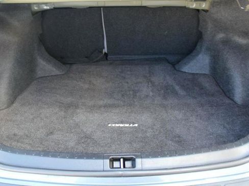 Used 2017 Toyota Corolla LE w/ Carpet Mat Package (TMS) FWD image 16