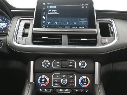 Used 2023 GMC Yukon SLT w/ SLT Premium Package AWD/4WD image 17