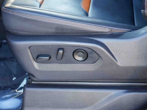 Used 2025 GMC Sierra 2500 AT4 image 25