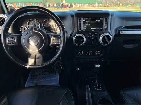 Used 2014 Jeep Wrangler Unlimited Sahara w/ Connectivity Group image 18