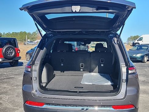 New 2025 Jeep Grand Cherokee Laredo X image 18