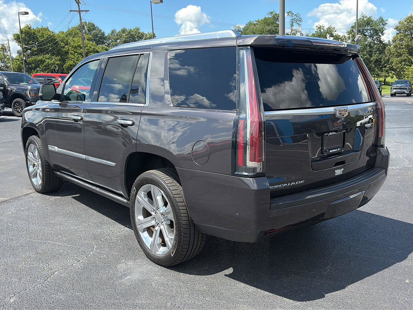 Used 2017 Cadillac Escalade Premium Luxury AWD/4WD image 3