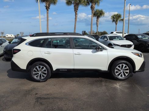 Used 2021 Subaru Outback 2.5i image 3