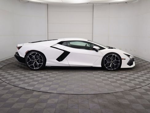 Used 2024 Lamborghini Revuelto image 4
