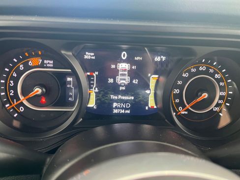 Used 2025 Jeep Wrangler Sahara image 40