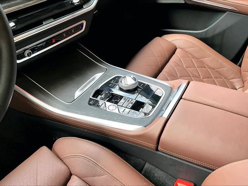 Used 2025 BMW X5 sDrive40i w/ Executive Package image 17